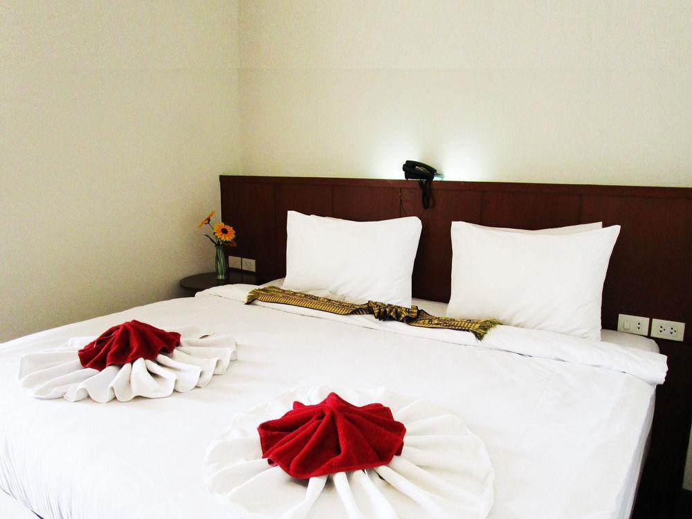 The Son Patong Beach Exterior foto
