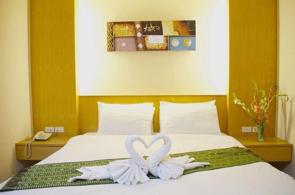 The Son Patong Beach Exterior foto